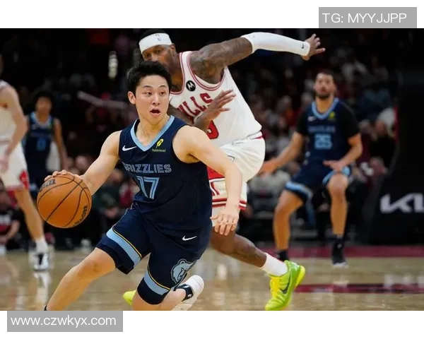 篮网与灰熊首节激战回顾球员表现与战术分析全景展现